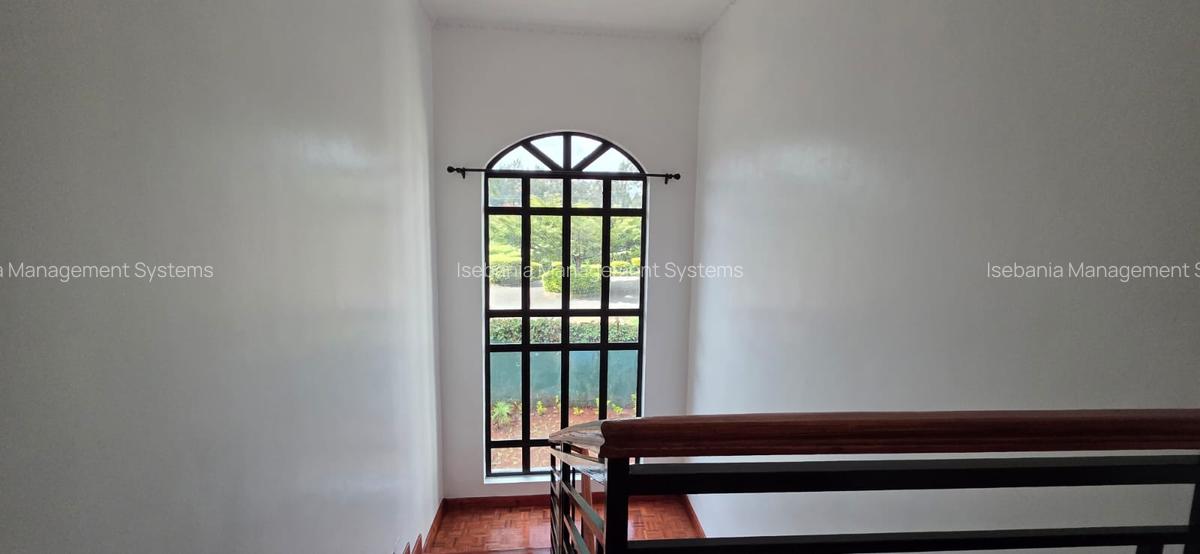 5 Bed House with En Suite at - 16