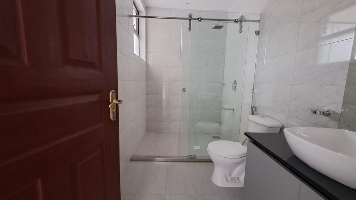 5 Bed Townhouse with En Suite in Lavington - 9