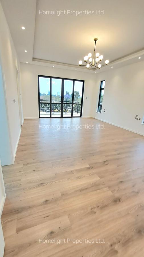 5 Bed Villa with En Suite at Lavington - 12