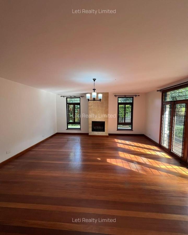 5 Bed Townhouse with En Suite in Lavington - 2