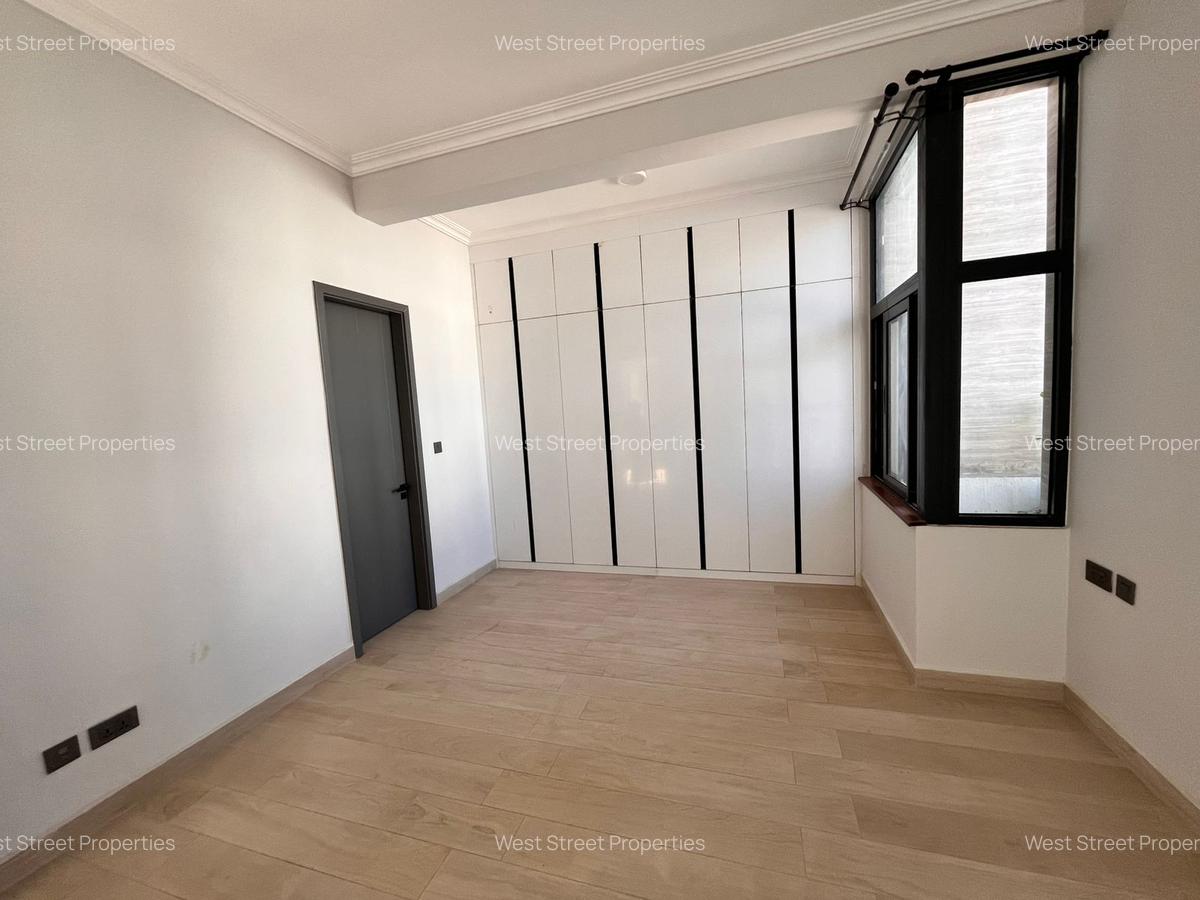 5 Bed Villa with En Suite at Lavington - 5