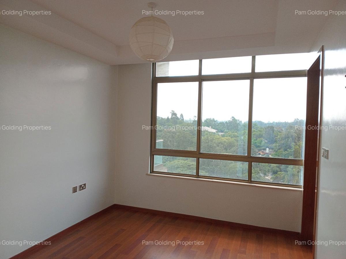 3 Bed Apartment with En Suite in Parklands - 15