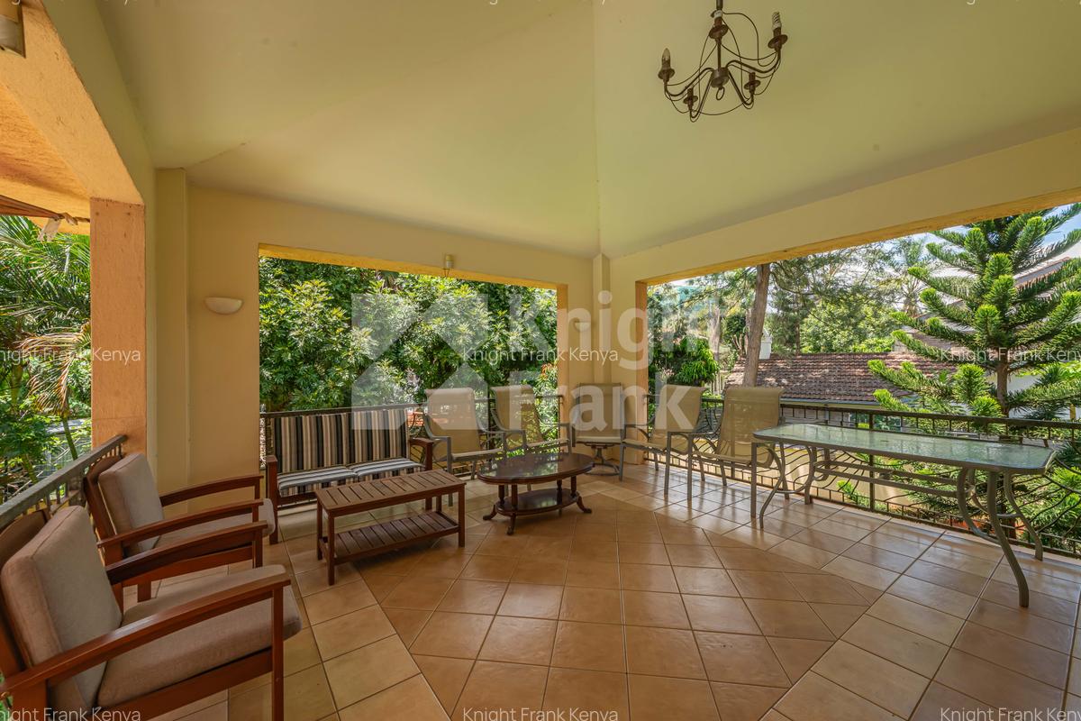 5 Bed House with En Suite at Kauria Close - 7