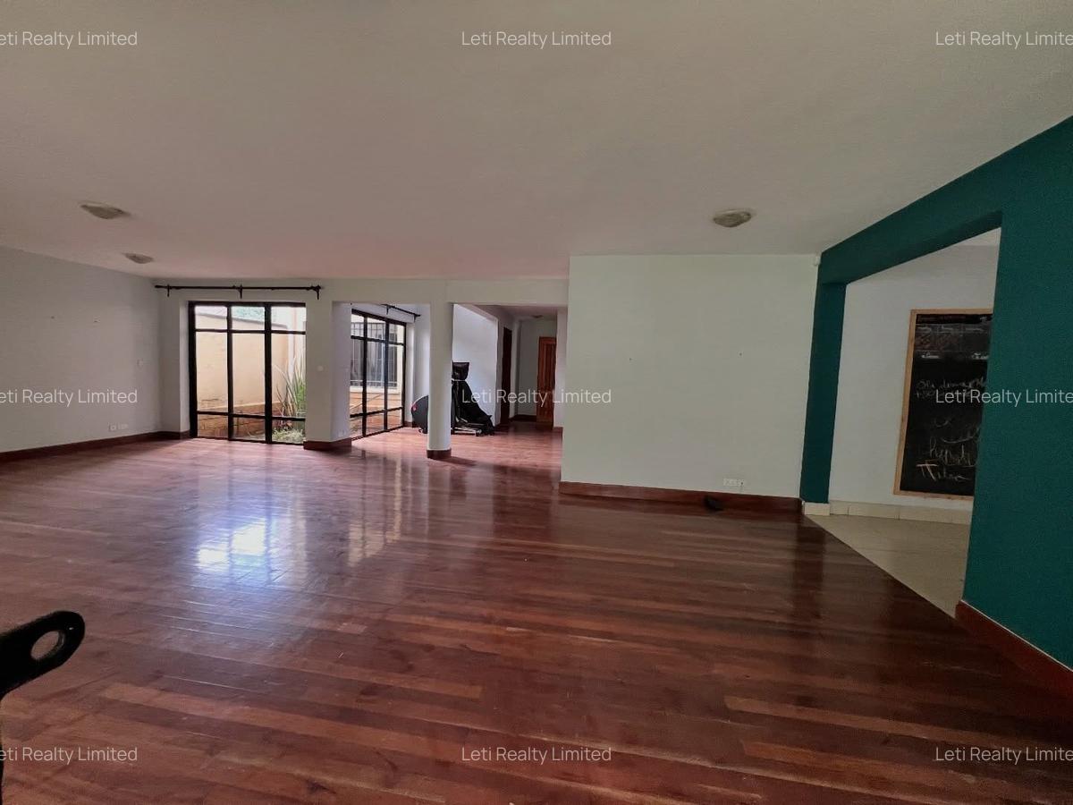 5 Bed Townhouse with En Suite in Lavington - 4