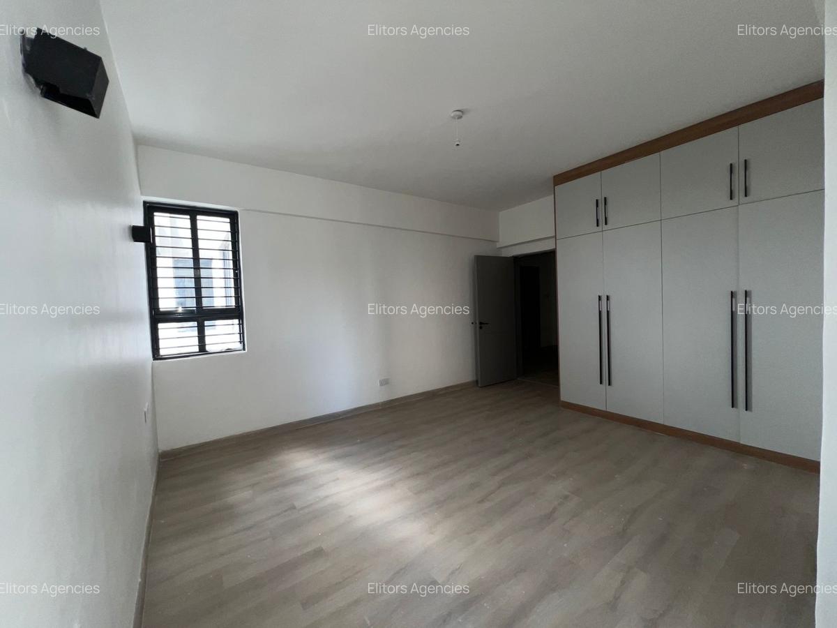 4 Bed Apartment with En Suite at 5Th Parklands - 10