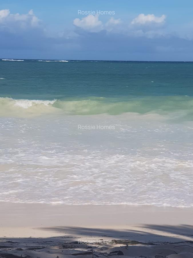 Serviced 4 Bed Apartment with En Suite at 2Nd Avenue - 16