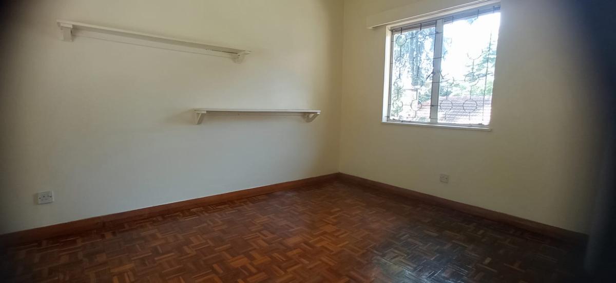 5 Bed Townhouse with En Suite in Lavington - 10