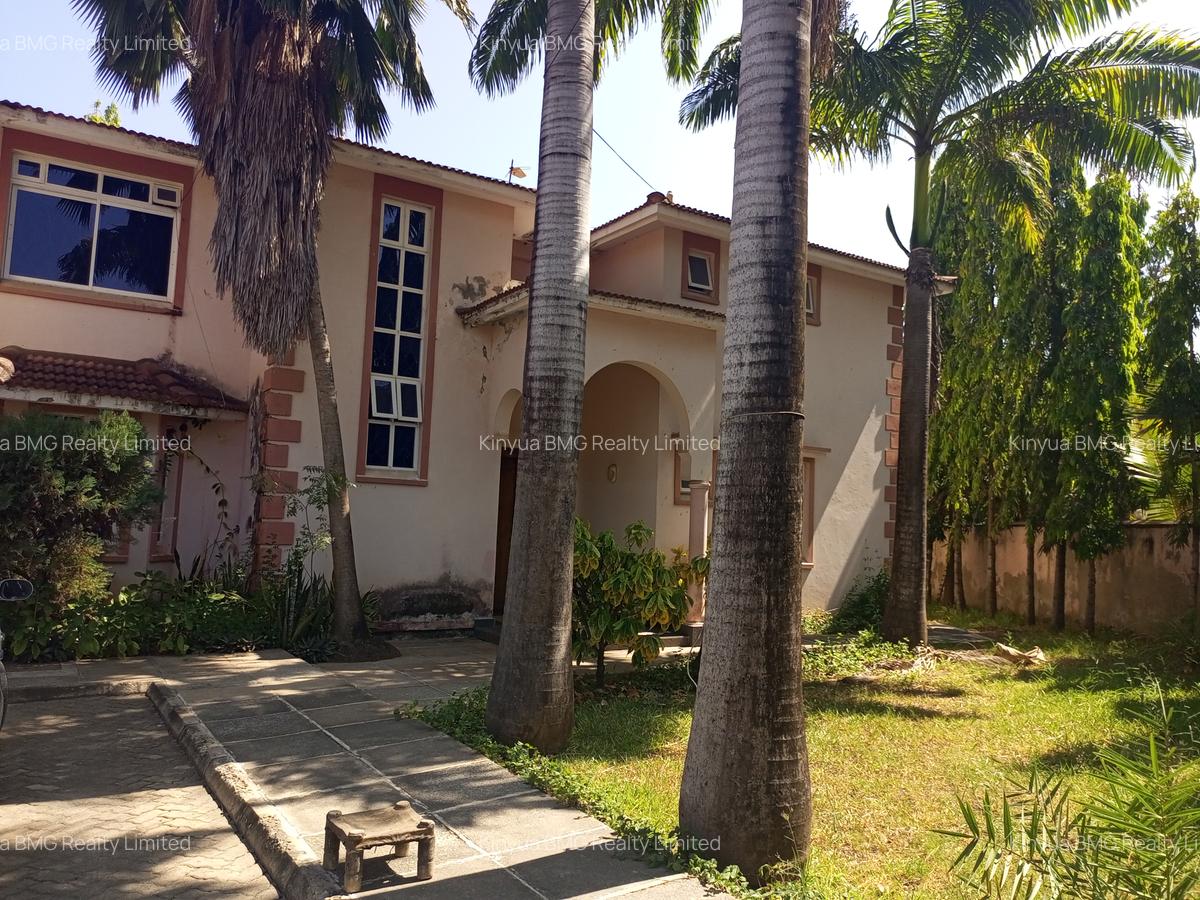 8 Bed Villa with En Suite in Nyali Area - 1