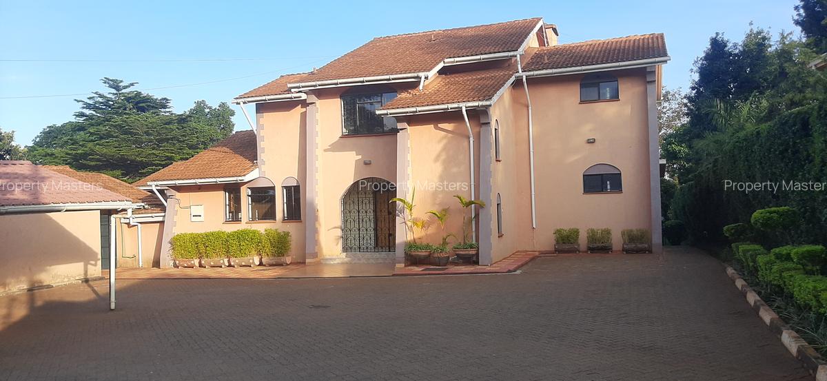 5 Bed House with En Suite at Duom Palm Street - 20