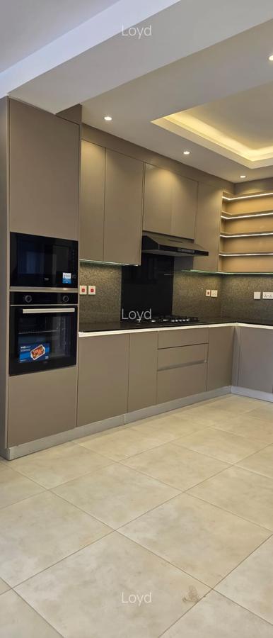 Serviced 4 Bed Apartment with En Suite in Parklands - 3