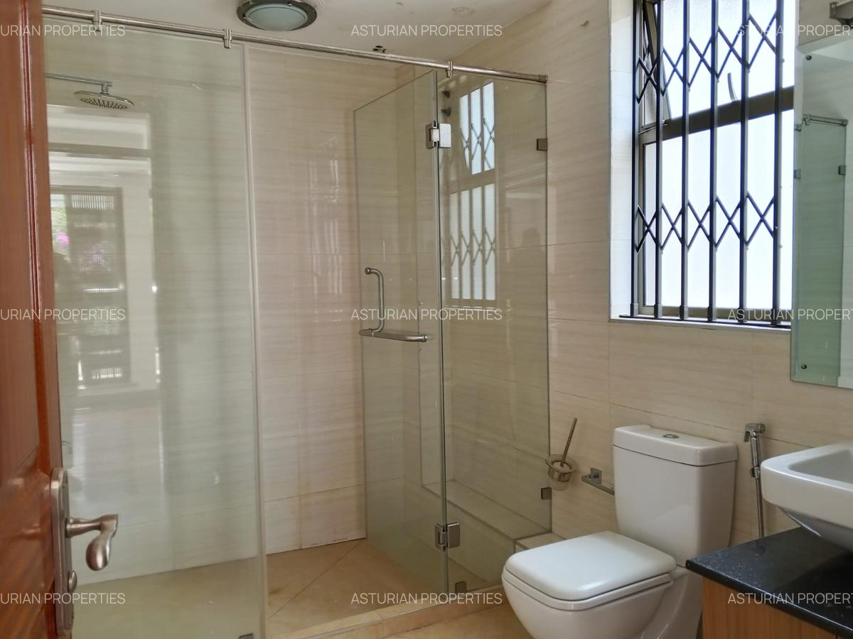 5 Bed Townhouse with En Suite in Lavington - 4