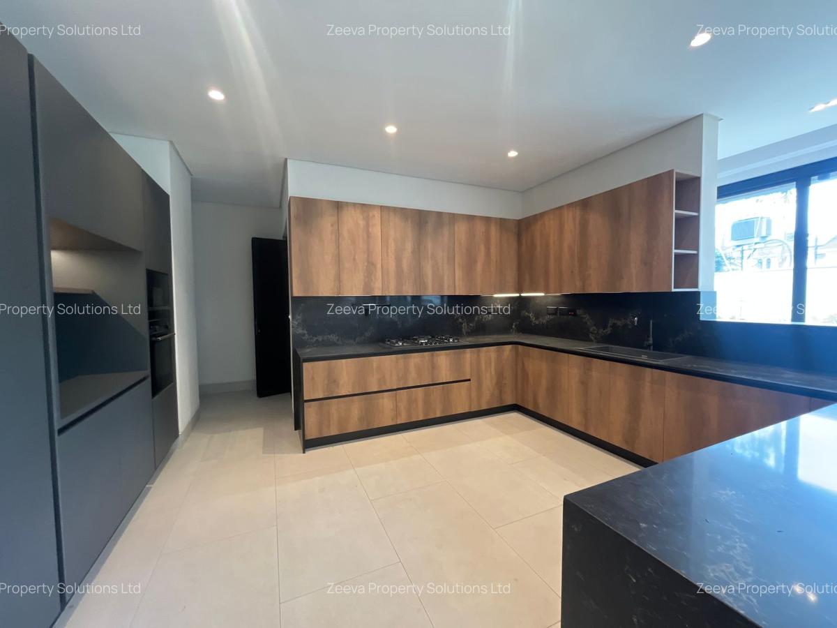 5 Bed Villa with En Suite in Westlands Area - 8