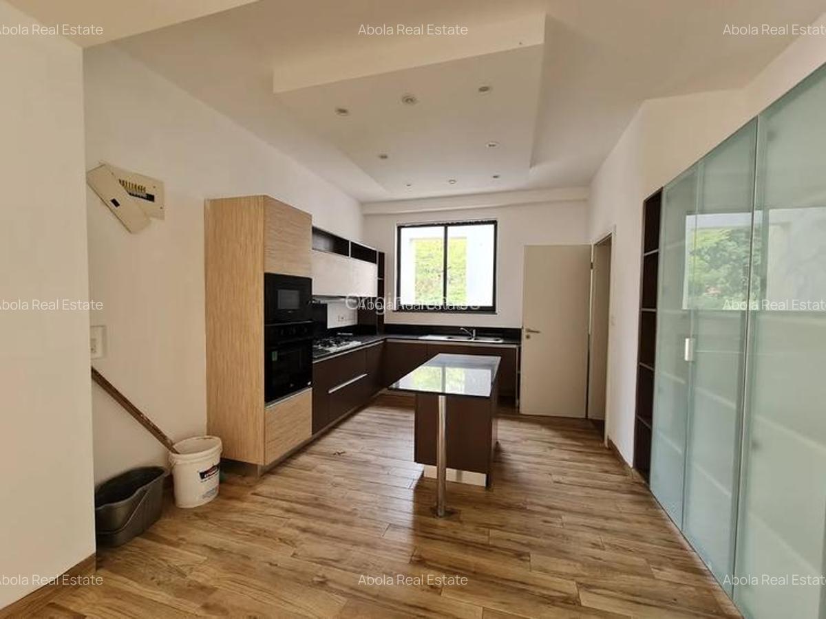 4 Bed Apartment with En Suite in Riverside - 3