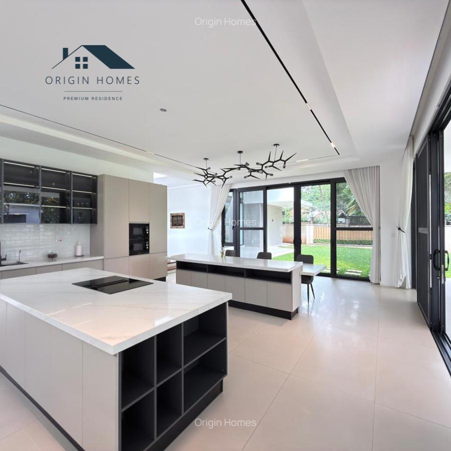 6 Bed Villa with En Suite at Lavington - 5
