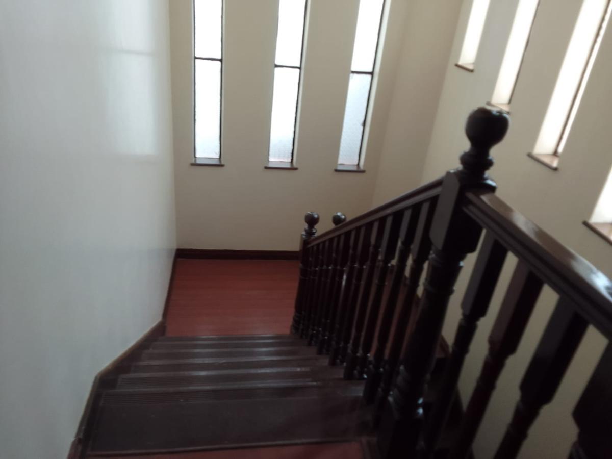 4 Bed Villa with En Suite in Westlands Area - 1