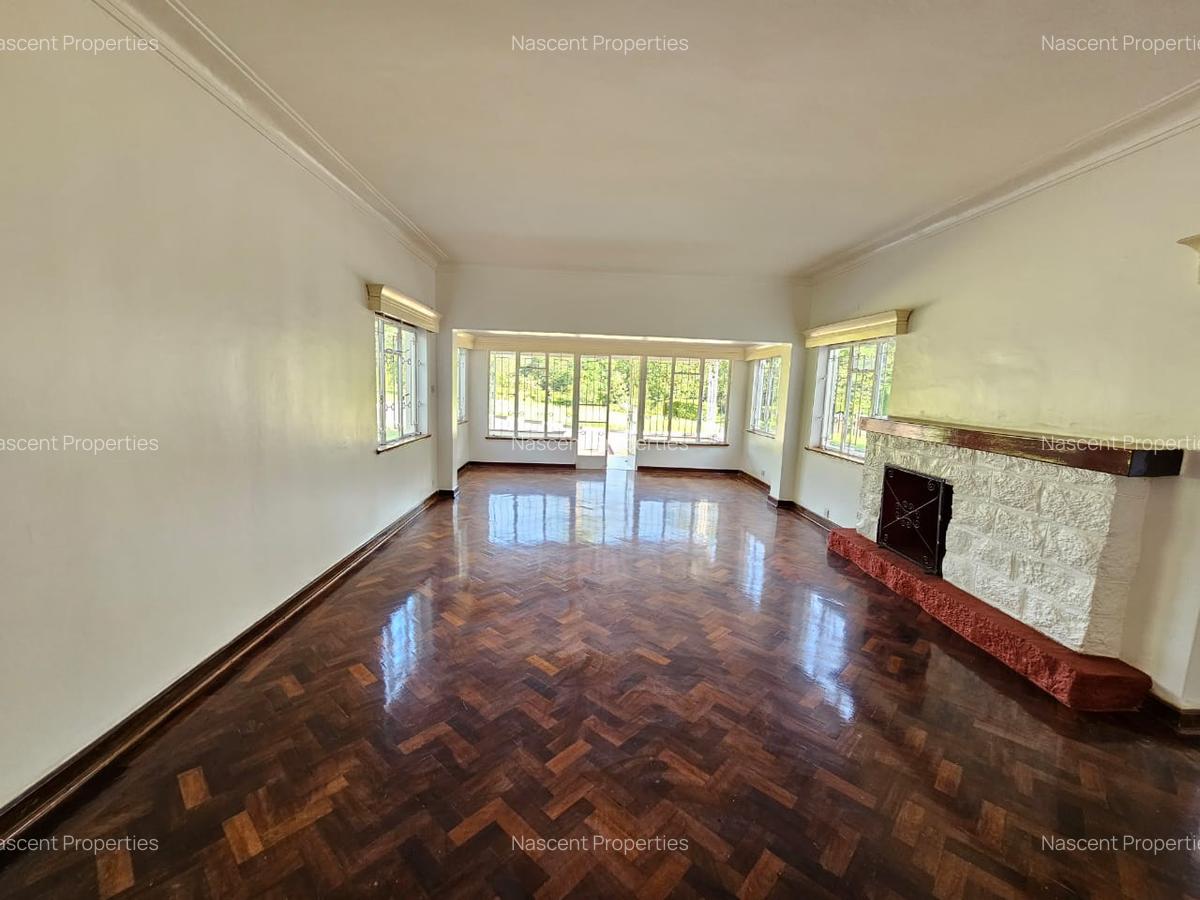 6 Bed House with En Suite in Rosslyn - 12