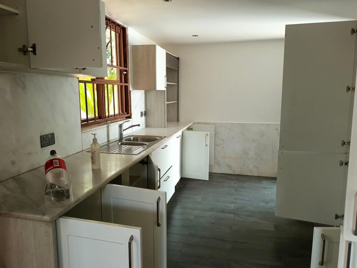 6 Bed House with En Suite in Kyuna - 6