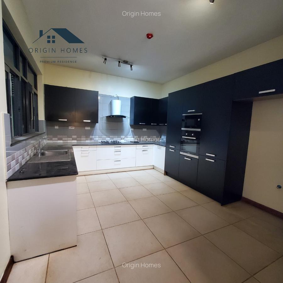 3 Bed Apartment with En Suite at Parklands - 11