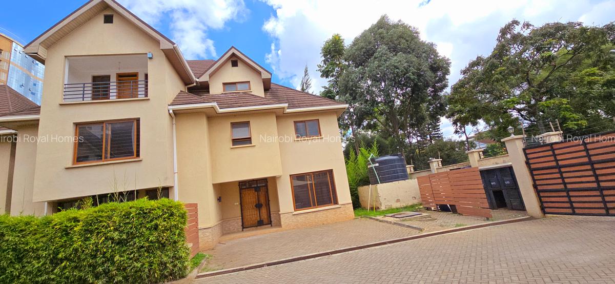 5 Bed Townhouse with En Suite at Lavington Green - 3