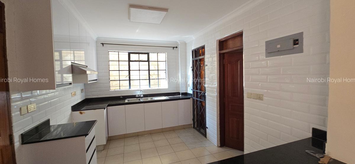 5 Bed Townhouse with En Suite at Lavington Green - 12
