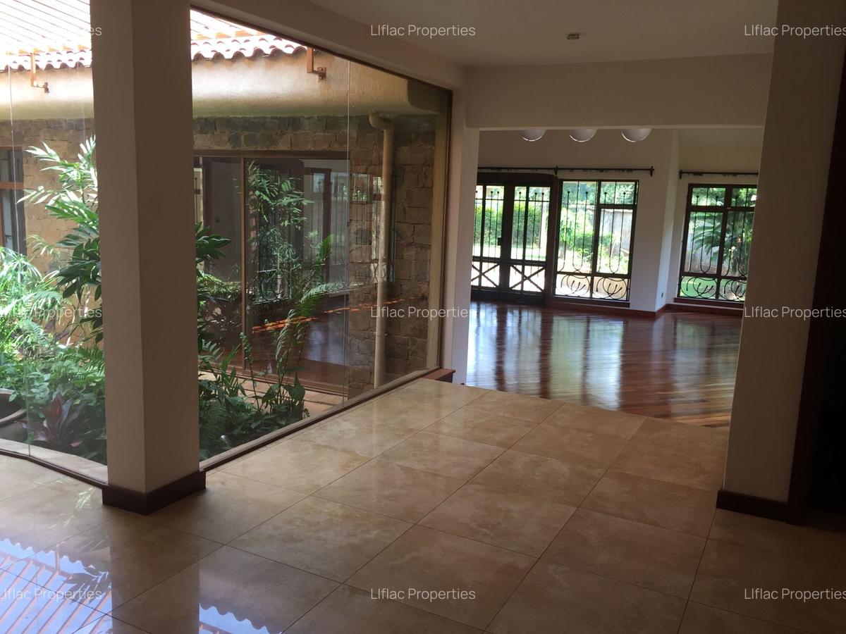 5 Bed House with En Suite in Runda - 16