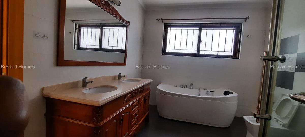 5 Bed Townhouse with En Suite in Lavington - 5