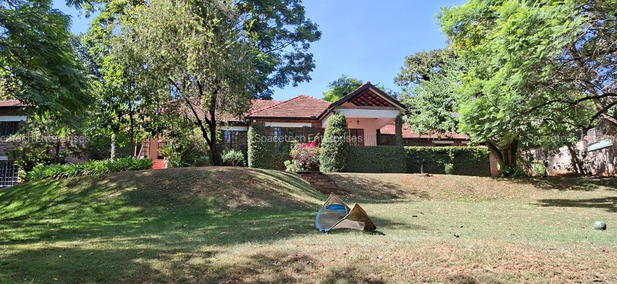 4 Bed House with En Suite in Lavington - 1