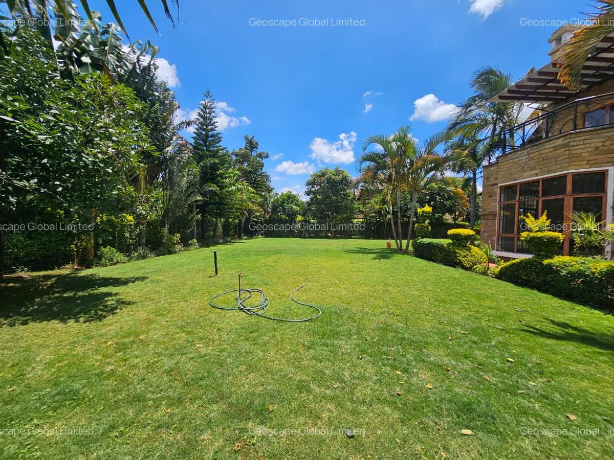 5 Bed House with En Suite in Runda - 1