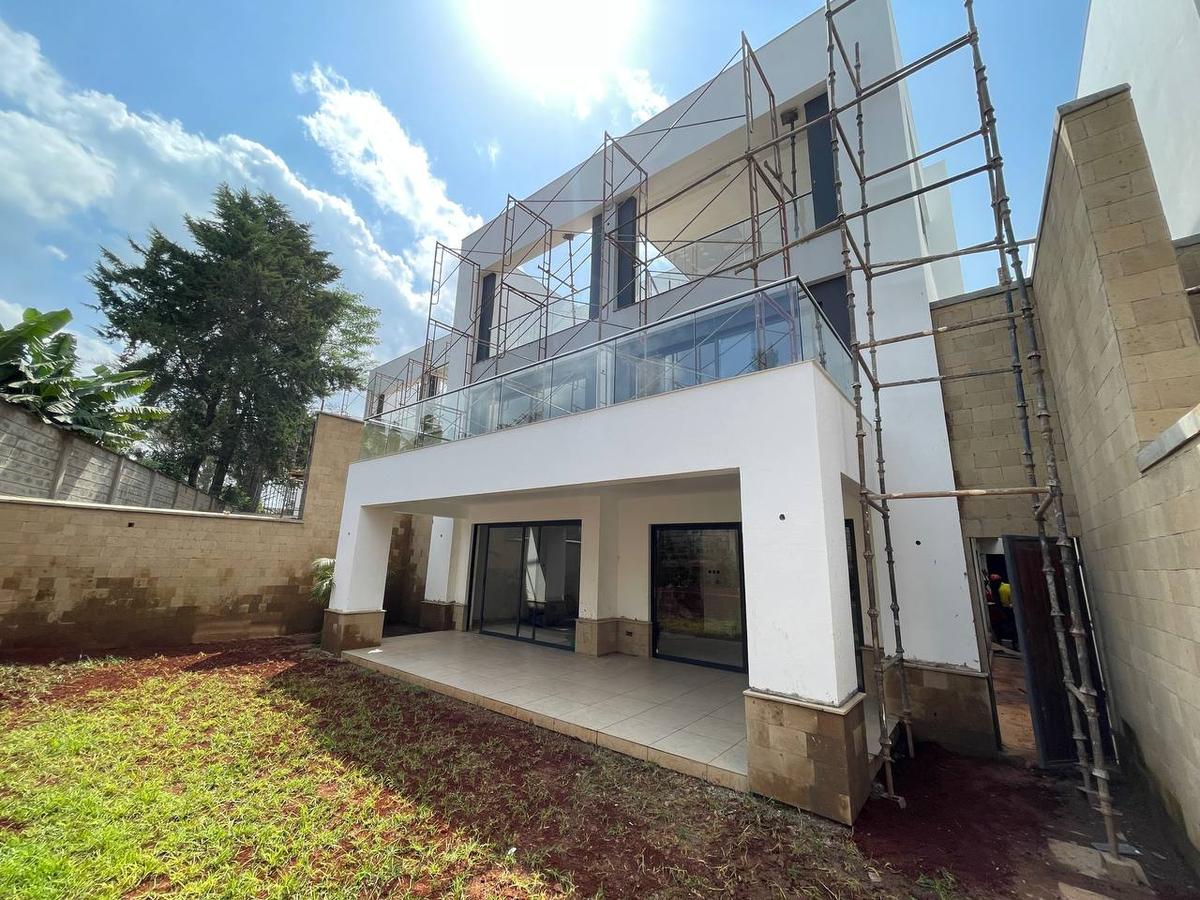 4 Bed Villa with En Suite in Spring Valley - 1