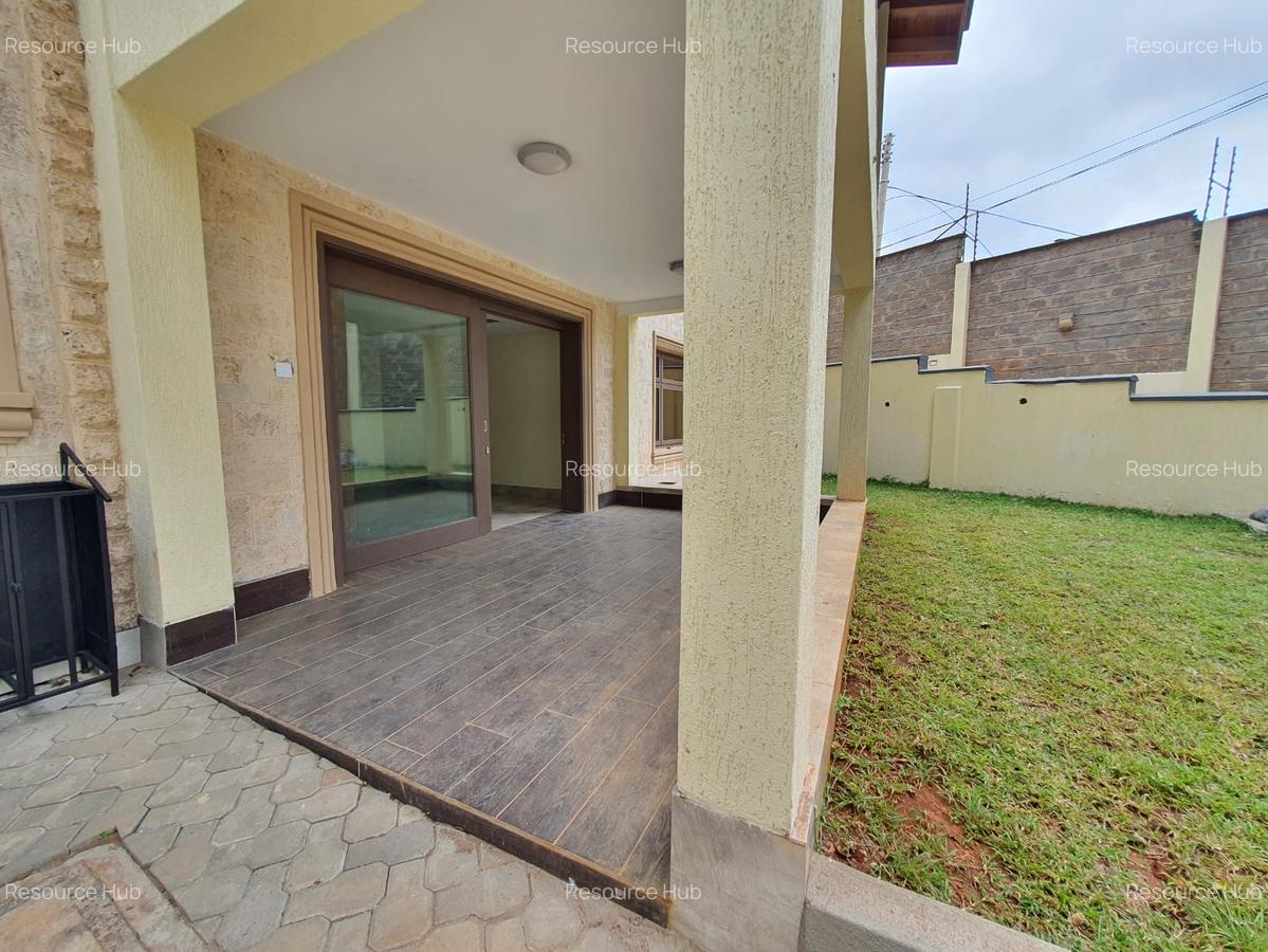 1 Bed Townhouse with Garden at Off Brook House Drive - 3