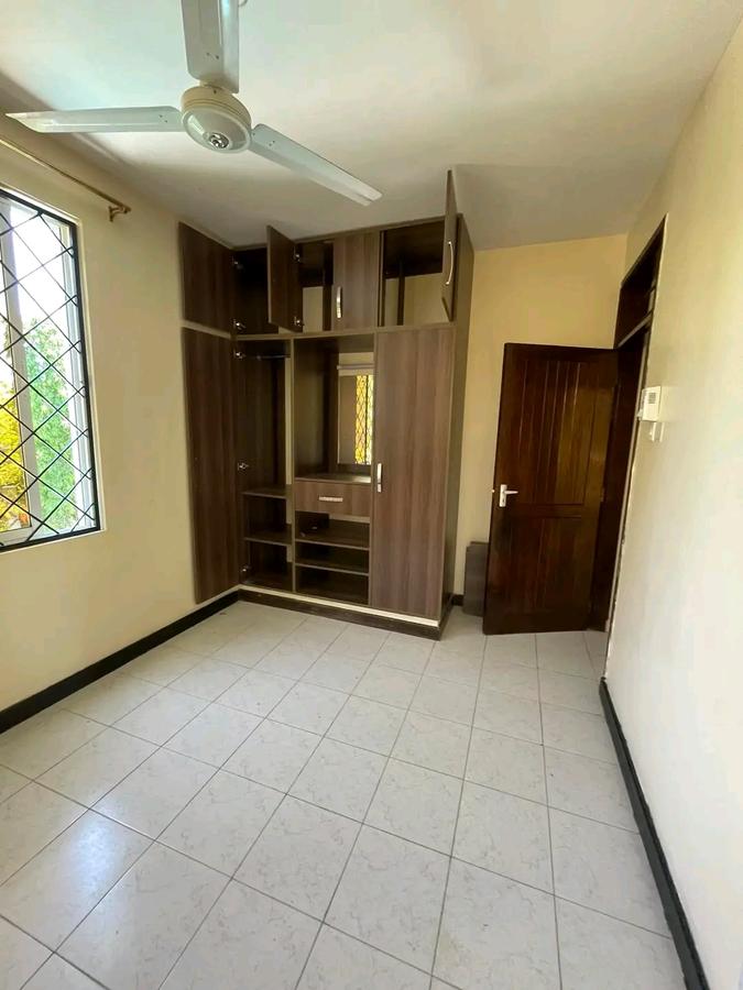 3 Bed Apartment with En Suite at Behind Citymall - 4