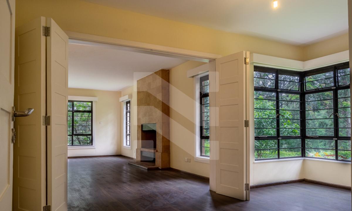 5 Bed Villa with En Suite in Rosslyn - 6
