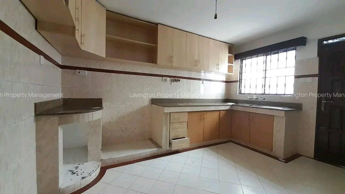 4 Bed Townhouse with En Suite at Lavington Green - 2