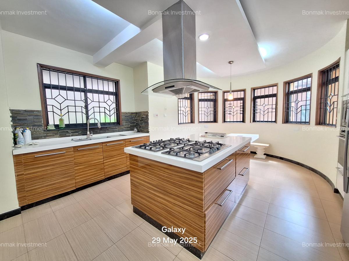 5 Bed Townhouse with En Suite at Kyuna Road - 6