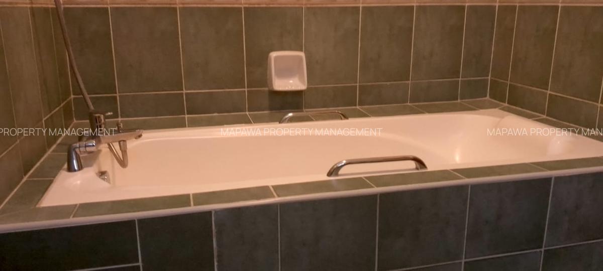 Serviced 3 Bed Apartment with En Suite in Dennis Pritt - 11