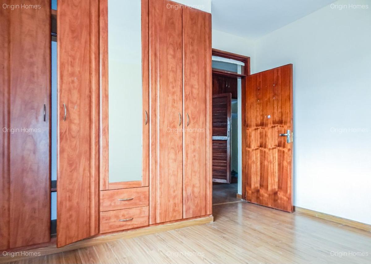 3 Bed Apartment with En Suite at Riverside Drive - 19