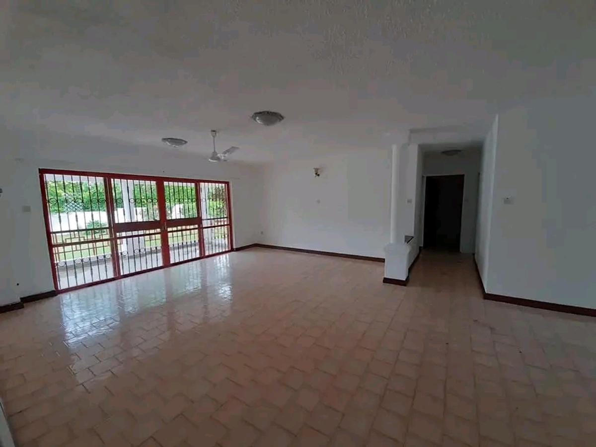 3 Bed Apartment with En Suite at Behind Citymall - 9