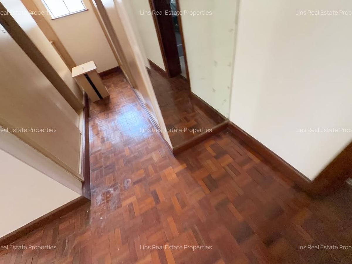 5 Bed Townhouse with En Suite in Lavington - 12