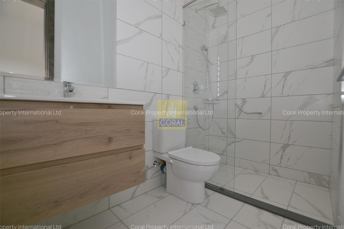3 Bed Apartment with Swimming Pool in Rosslyn - 18