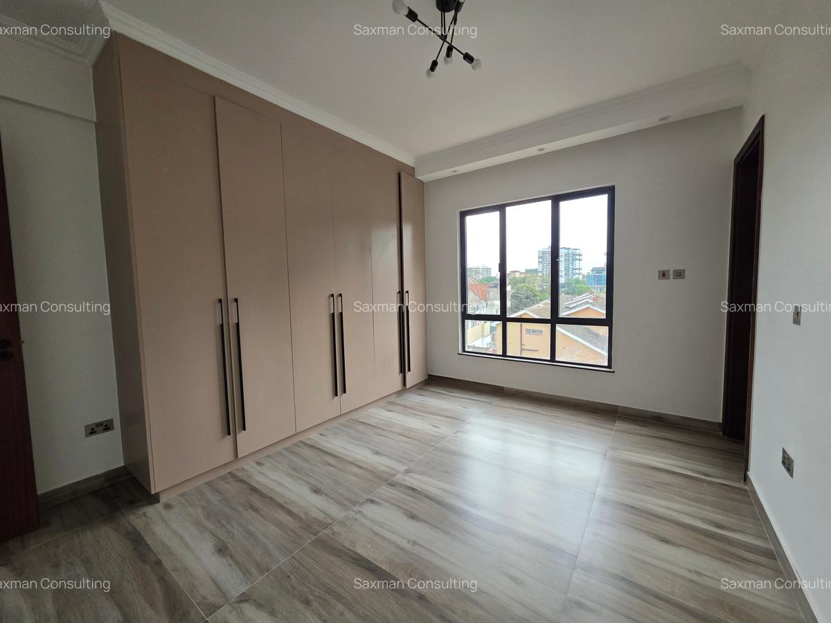 2 Bed Apartment with En Suite in Brookside - 9