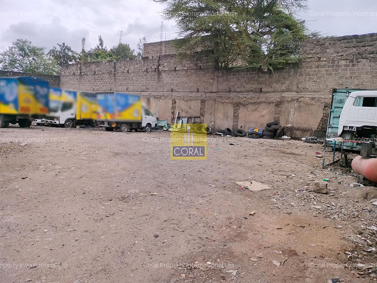 Warehouse with Parking in Industrial Area - 8