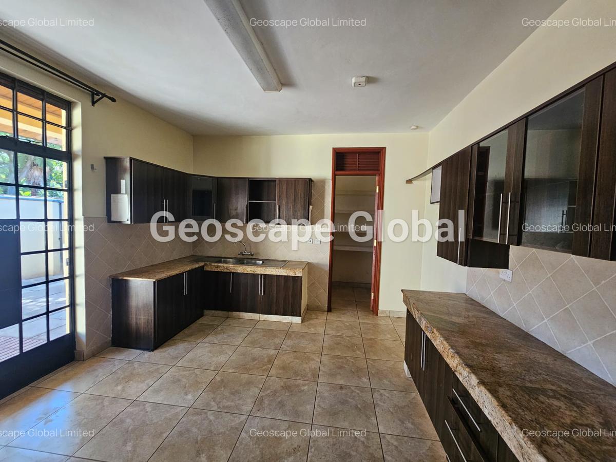 4 Bed House with En Suite in Runda - 8