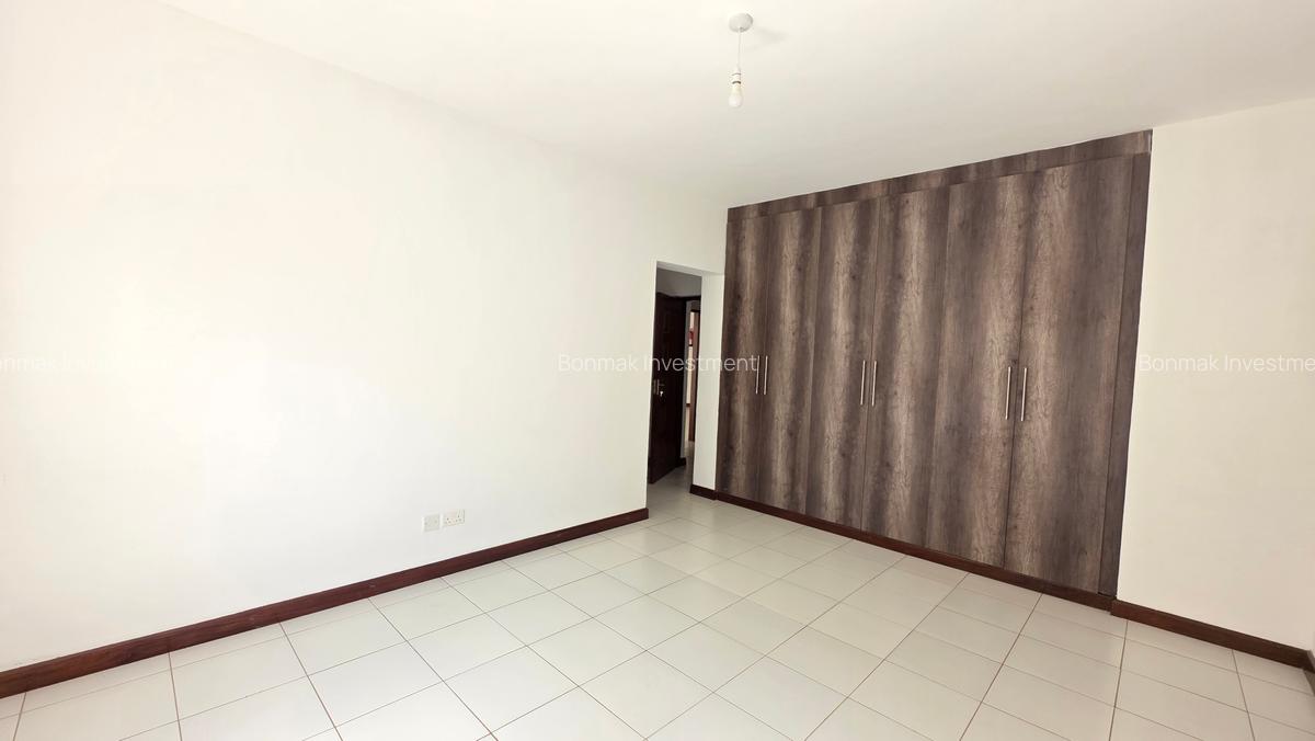 2 Bed Apartment with En Suite at Brookside Drive - 10