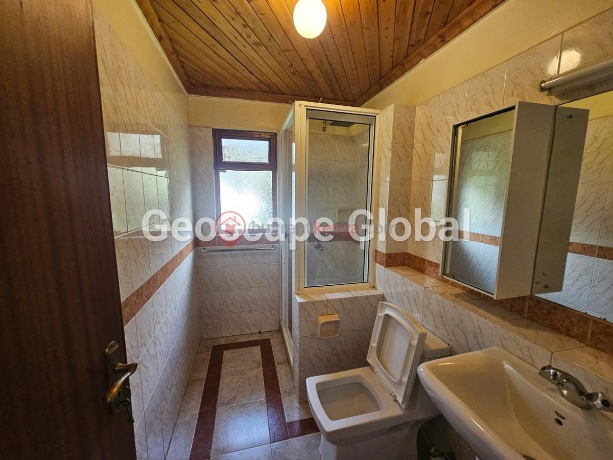 5 Bed House with En Suite in Spring Valley - 5