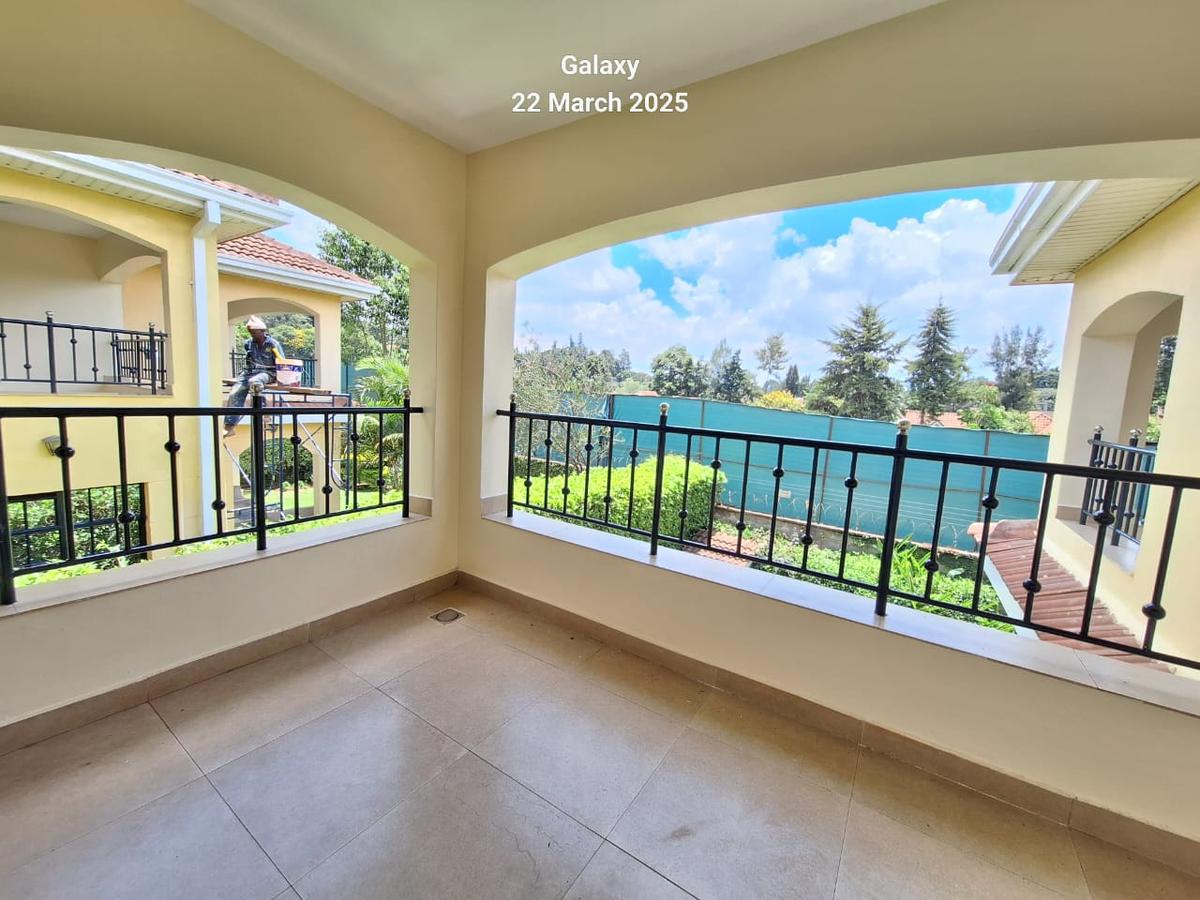 4 Bed Townhouse with En Suite at Lavington - 6