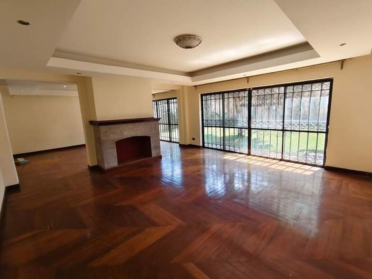 5 Bed Townhouse with En Suite at Lavington - 2