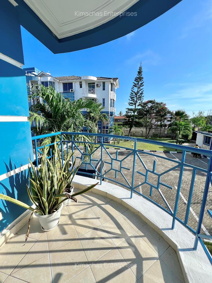 Serviced 3 Bed Apartment with En Suite at 5Th Avenue Nyali - 12