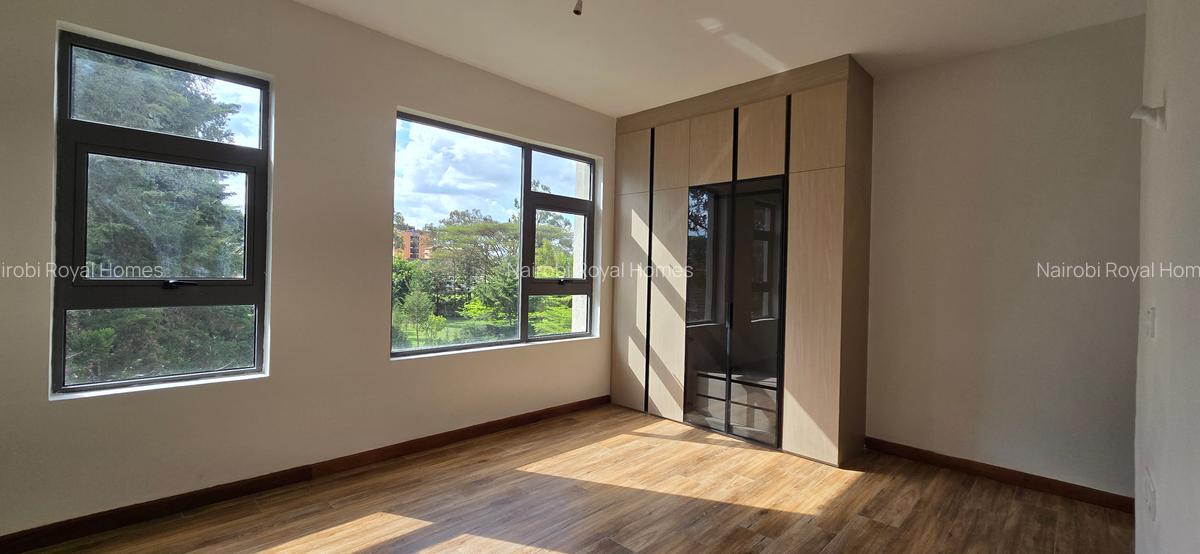 5 Bed Townhouse with En Suite at Lavington Green - 12