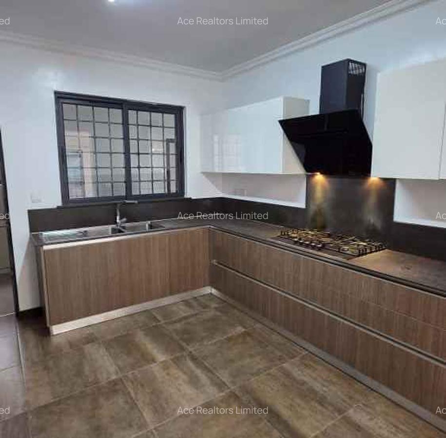 3 Bed Apartment with En Suite at City Park - 5