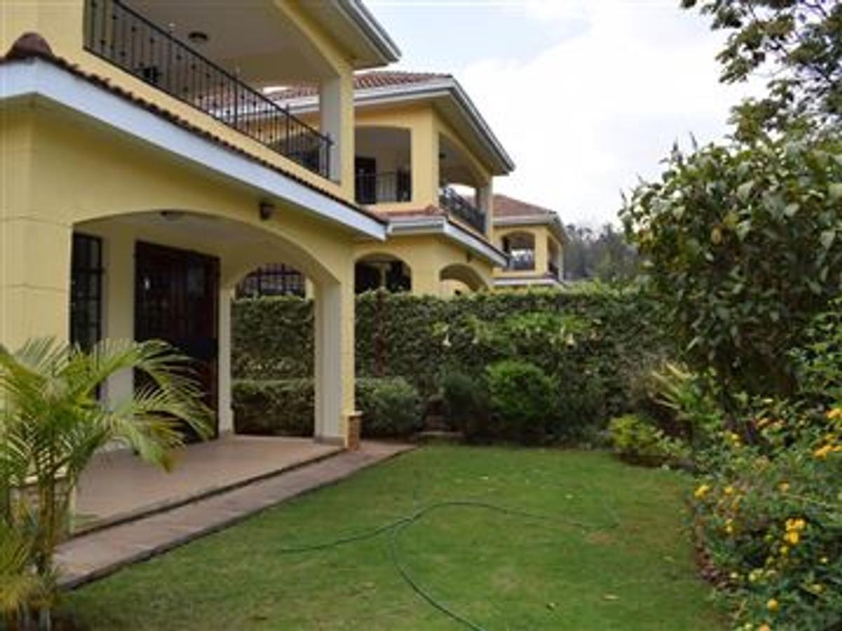 4 Bed Townhouse with En Suite in Lavington - 2